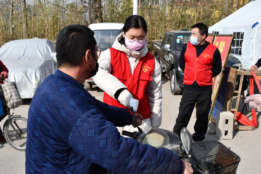 抗击疫情 志愿同行--雷锋精神在战"疫"中闪亮